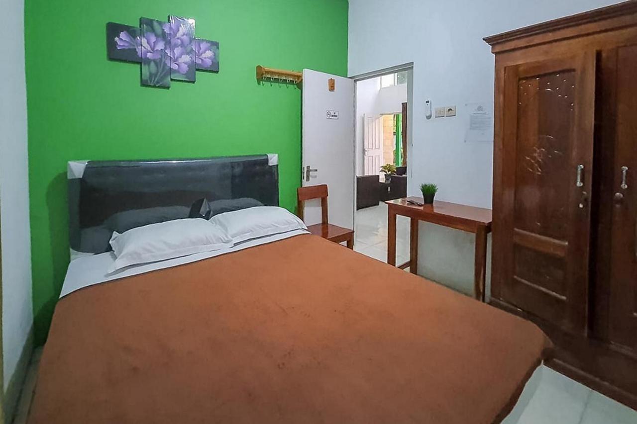 Syafa Homestay Syariah Mitra Reddoorz Tuban  Екстер'єр фото