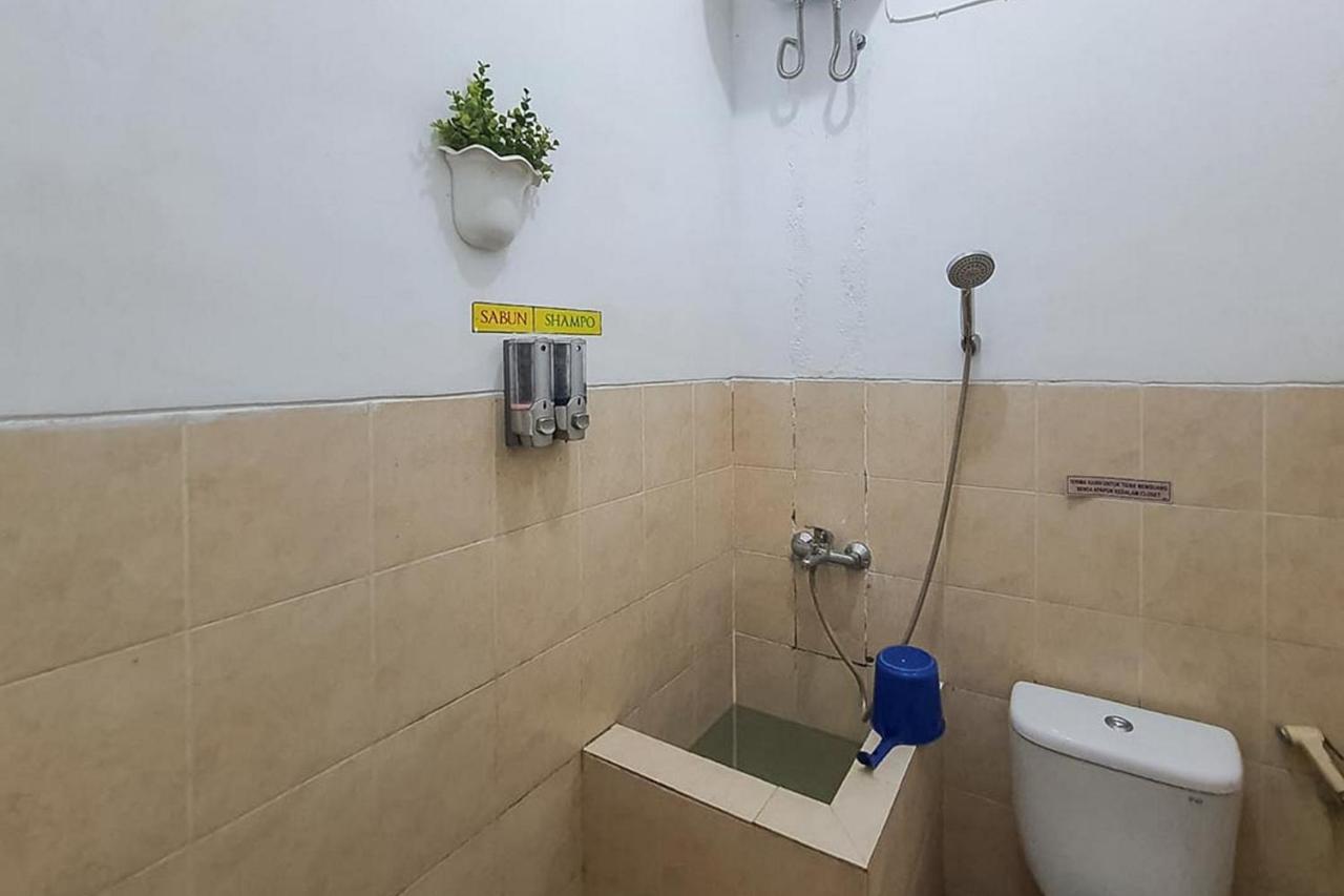Syafa Homestay Syariah Mitra Reddoorz Tuban  Екстер'єр фото