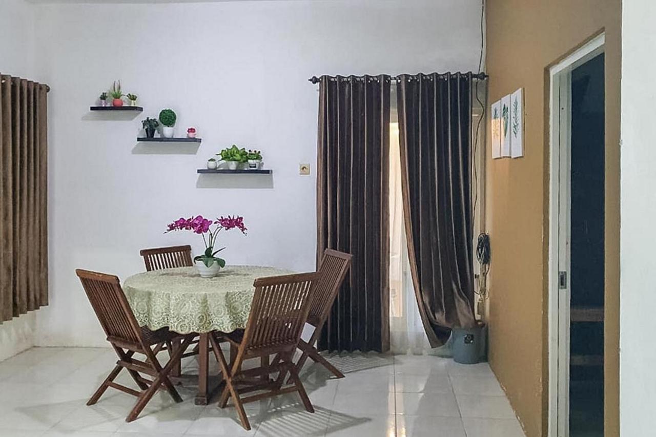 Syafa Homestay Syariah Mitra Reddoorz Tuban  Екстер'єр фото