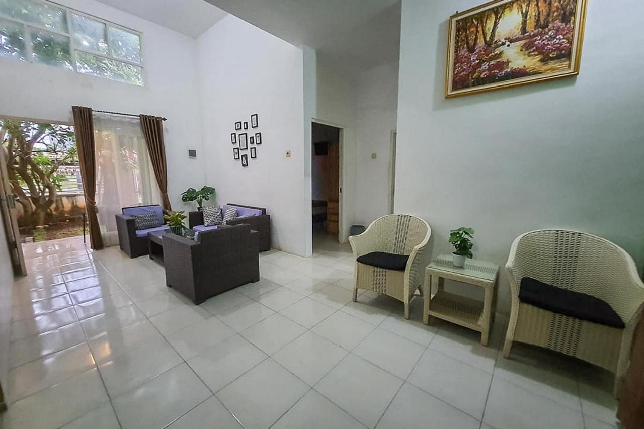 Syafa Homestay Syariah Mitra Reddoorz Tuban  Екстер'єр фото