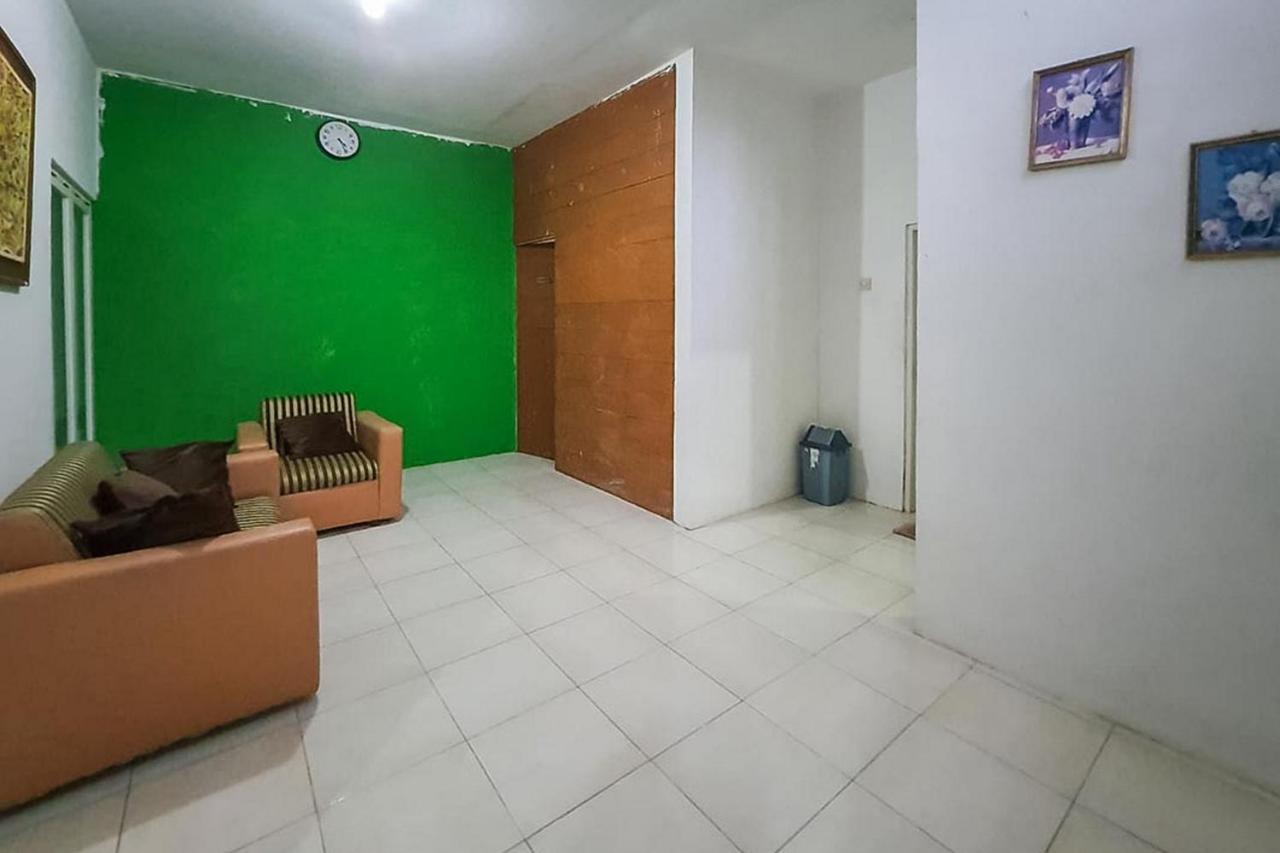 Syafa Homestay Syariah Mitra Reddoorz Tuban  Екстер'єр фото
